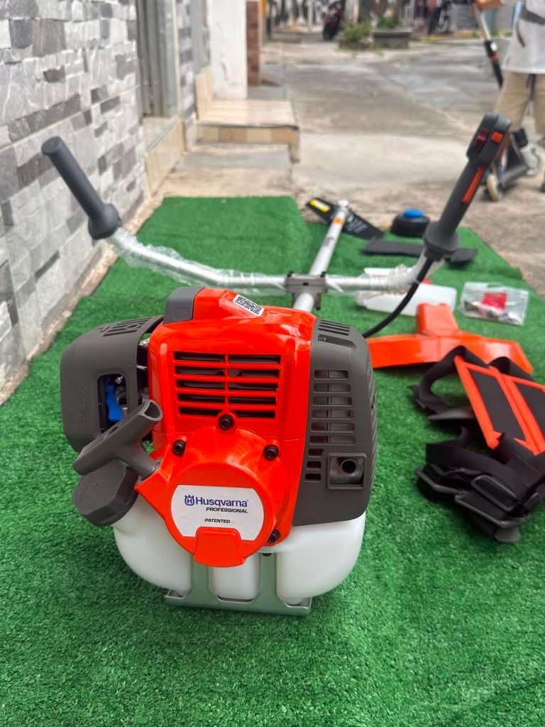 Guadana Husqvarna 143rs