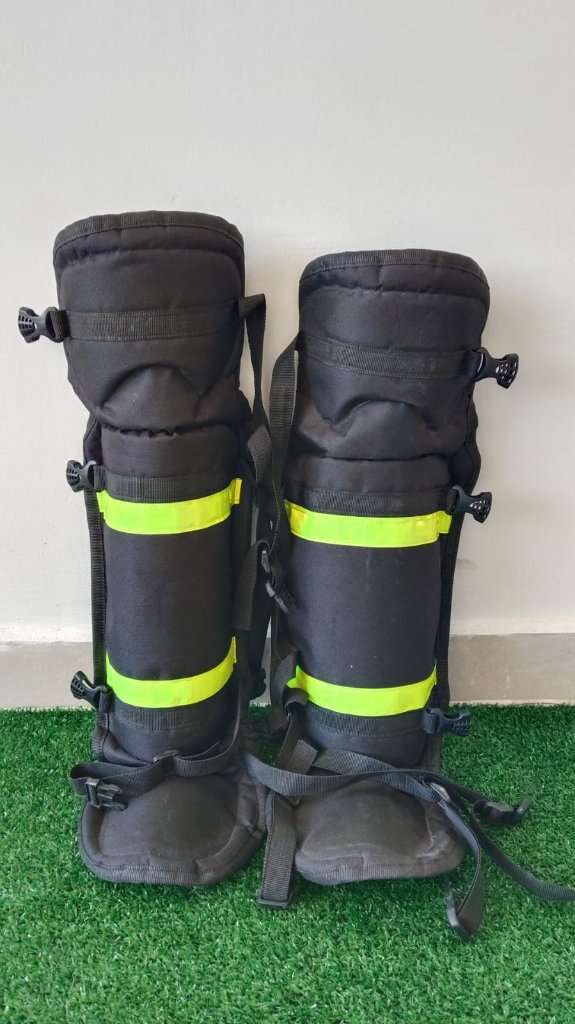 combo de arnes industrial, canilleras y careta de proteccion