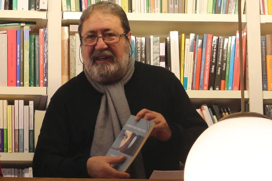 Javier Gil Díez-Conderen "La imagen heroica" liburuari buruzko literatur solasaldia