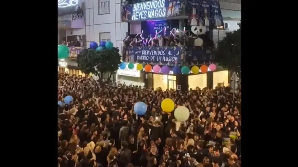 
         La imagen de la Cabalgata de Sevilla que ha desatado un intenso debate en redes: "Es una barbaridad" 
    