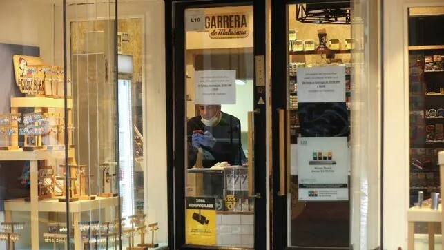 Los estanqueros, obligados a abrir: más cartones pero sin venta a máquinas