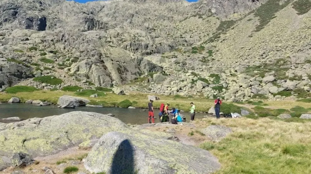Rescatan en helicóptero a un montañero gravemente lesionado de una pierna en la Sierra de Gredos