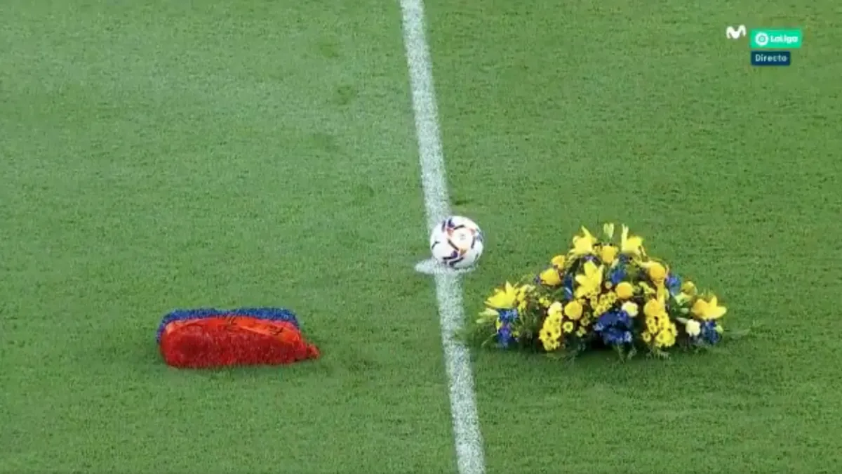 El emotivo homenaje de Cádiz y Osasuna en memoria de Michael Robinson en de su debut liguero