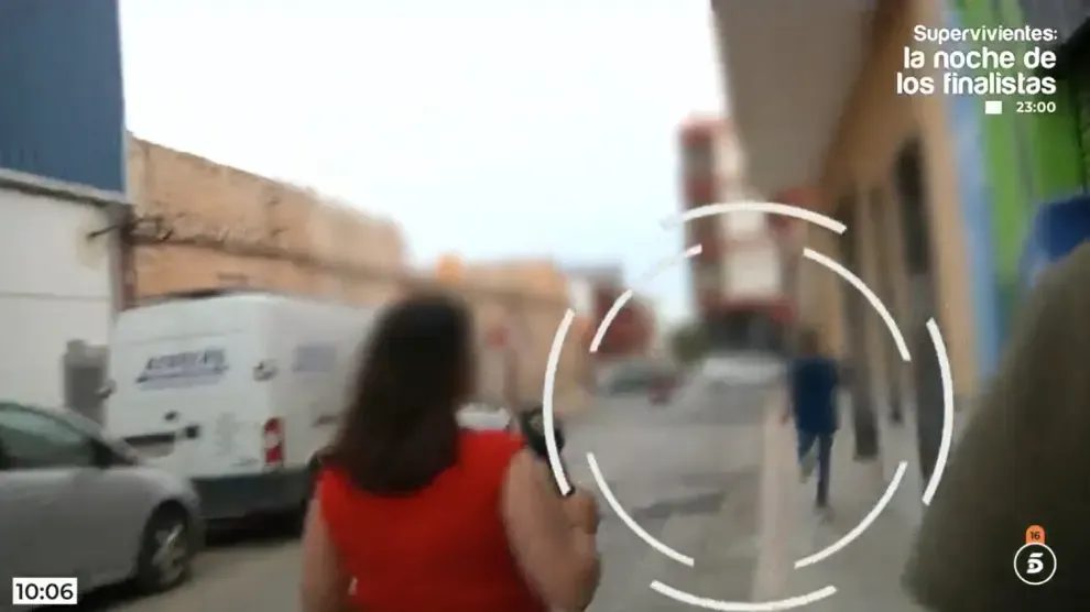 Anaís, la amiga de Ábalos, huye de la prensa tras asegurar que está "muy agobiada"