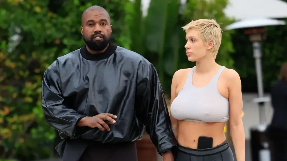 
         Kanye West publica un vídeo de Bianca Censori desnuda... e imágenes con Penélope Cruz 
    