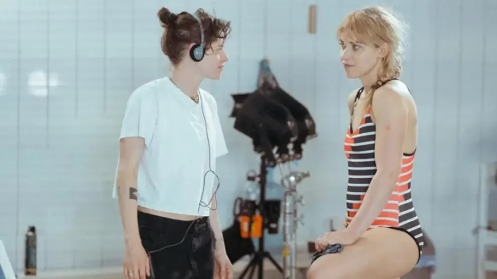 Kristen Stewart irradia cine en Cannes 2025 con su brillante debut como directora: 'The Chronology of Water'