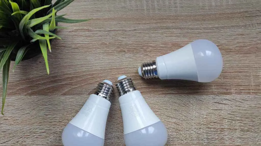 Probamos las bombillas inteligentes de Lidl: más que un precio rompedor