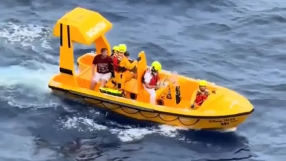 Dramático rescate de un padre a su hija después de que la pequeña se cayera de un crucero Disney