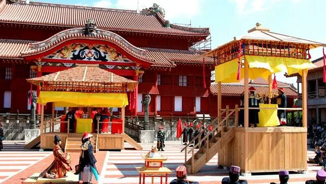 Arde castillo japonés Shuri de Okinawa declarado patrimonio de la humanidad