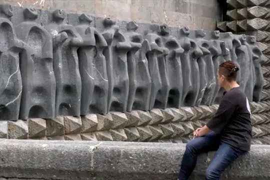 "Las estatuas. Itziar Okariz"