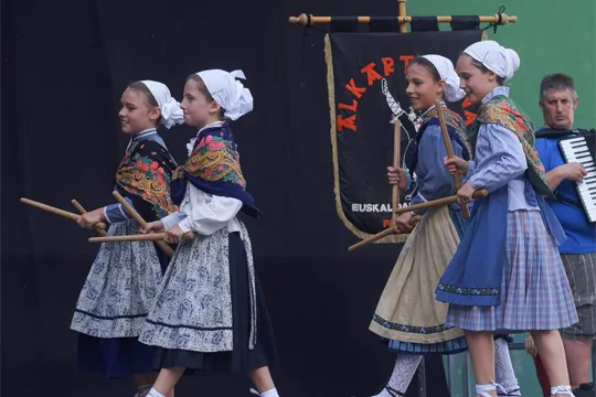 Pasaiako Dantza Festibala 2024: "Eskolen erakustaldia"