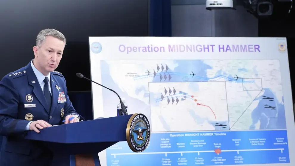 Así ha sido la Operación 'Martillo de Medianoche' de EEUU contra Irán: 125 aviones, bombas antibúnker de 13.600 kilos...