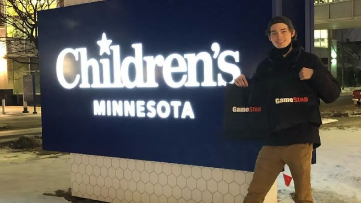 Un usuario de Reddit beneficiado por las acciones de GameStop gasta 1.600 euros en consolas para un hospital infantil