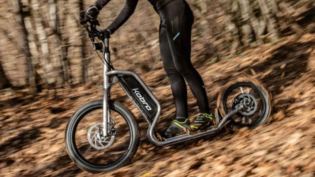 Un patinete eléctrico todoterreno: una rueda gigante para ir a la montaña