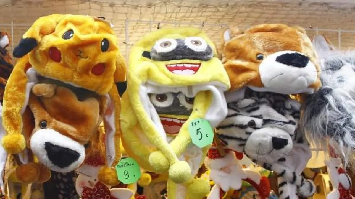 Desalojan un 'fiestón' en una tienda de disfraces: se ocultaron de la policía metiéndose debajo de mantas