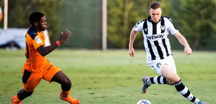 El fútbol se la juega: once ‘main sponsors’ son apuestas pese al veto del Gobierno