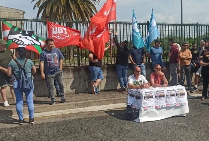 Ramondingo Langile Batzordeak amaiera eman dio grebari, gehienek soldatak eguneratzeko akordioa babestu ondoren