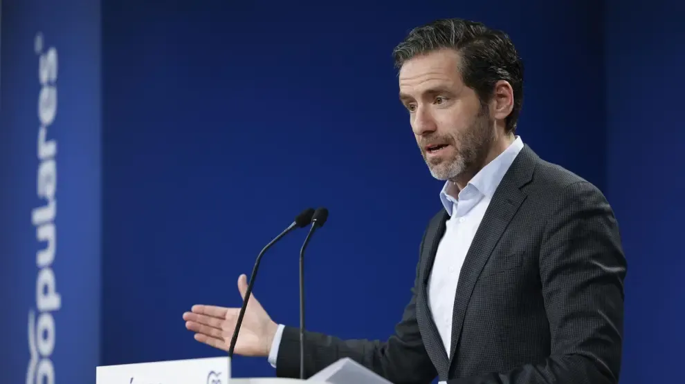 De Sánchez a Feijóo: numerosos políticos arropan al dirigente popular