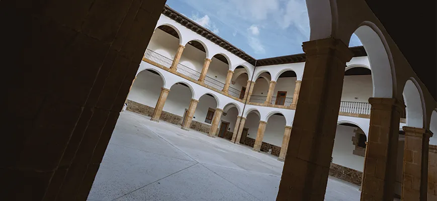 El espectáculo ‘Manttalingo alaba’ en el claustro renovado de Eskoriatza