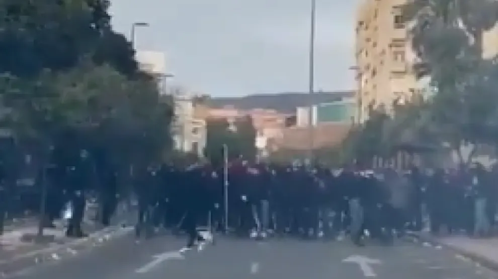 
         Batalla campal entre ultras del Frente Atlético y del Frente Bokerón en la previa del partido de Copa del Rey 
    