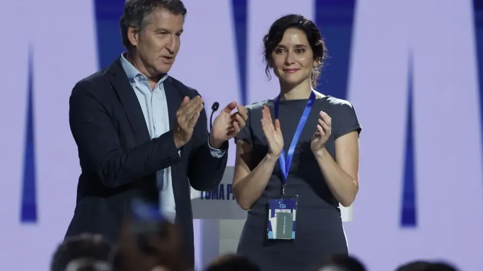 Ayuso ofrece todo su apoyo a Feijóo y arremete con dureza contra Sánchez y el PSOE: "Por favor, delincan más despacio"