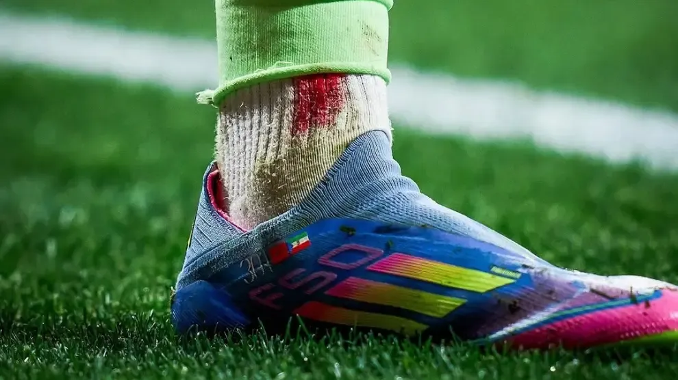Polémica en redes por las dos banderas que lleva Lamine Yamal en sus botas