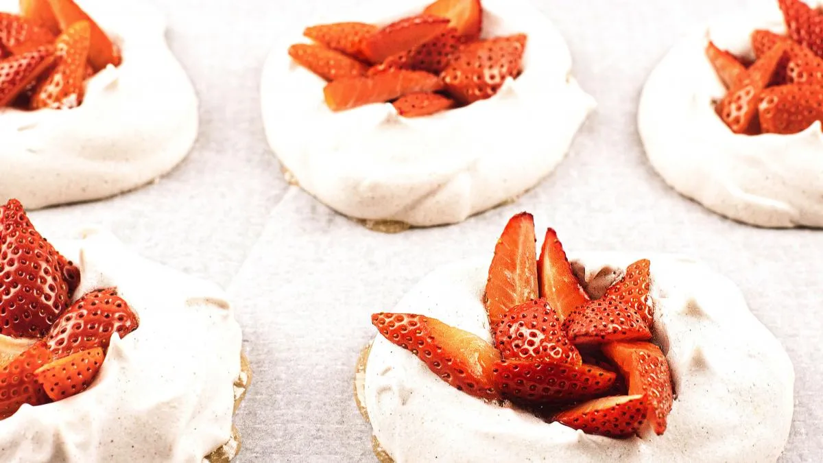Receta de nidos de merengue con fresas