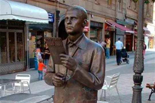 Ruta por las Esculturas de Poetas en Bilbao, en el Día de la Poesía