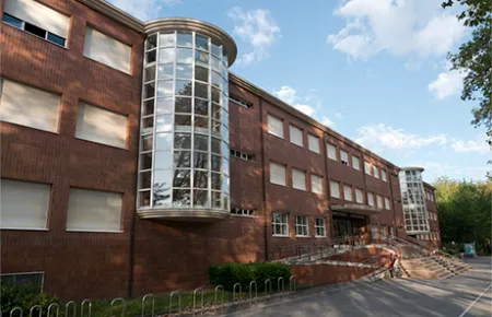 La Academia se presenta en la Facultad de Farmacia de la UPV EHU