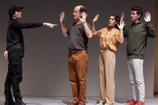 "Familia sarekada"