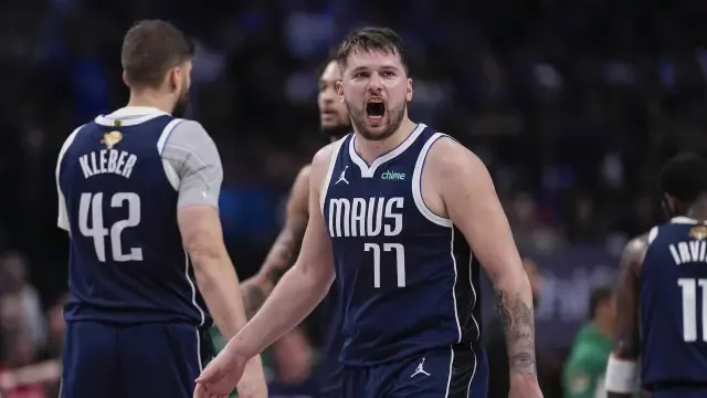 
         Luka Doncic, expulsado frente a los Celtics, estalla contra el árbitro: "No quiero decir nada, pero seis faltas... vamos hombre" 
    