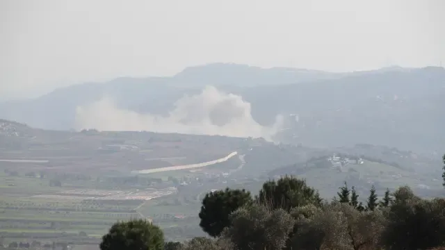 
         Los bombardeos israelíes en el sur del Líbano dejan al menos 16 muertos 
    