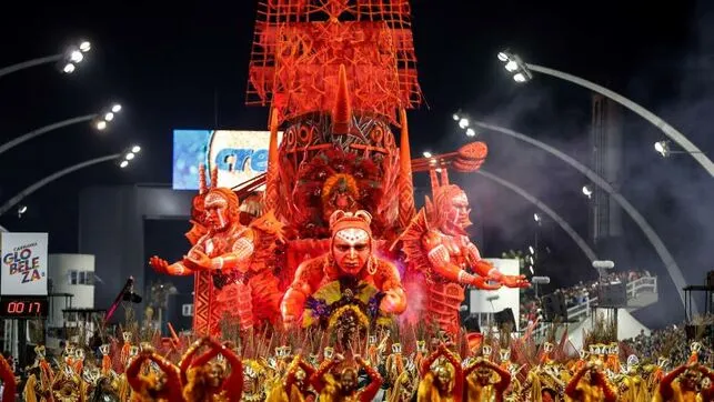 Carnaval: Brasil sigue haciendo la más grande, alegre y pacífica fiesta popular del mundo