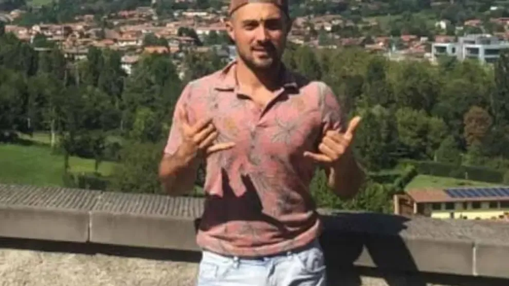 Así era Andrea Russo, el joven de 35 años que murió engullido por un avión: "Trató de rehacer su vida"