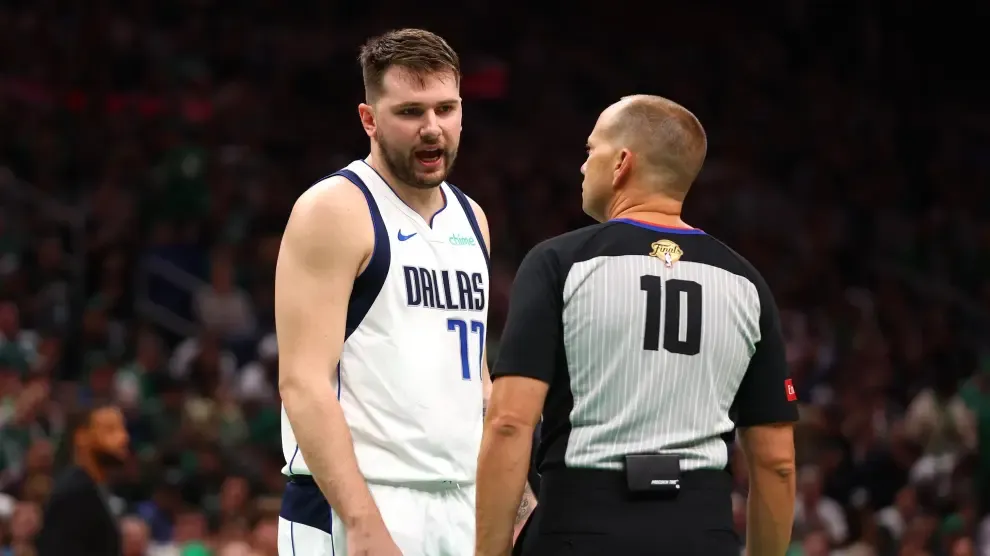 
         El FBI pone en alerta a los jugadores de la NBA tras el robo en casa de Doncic 
    