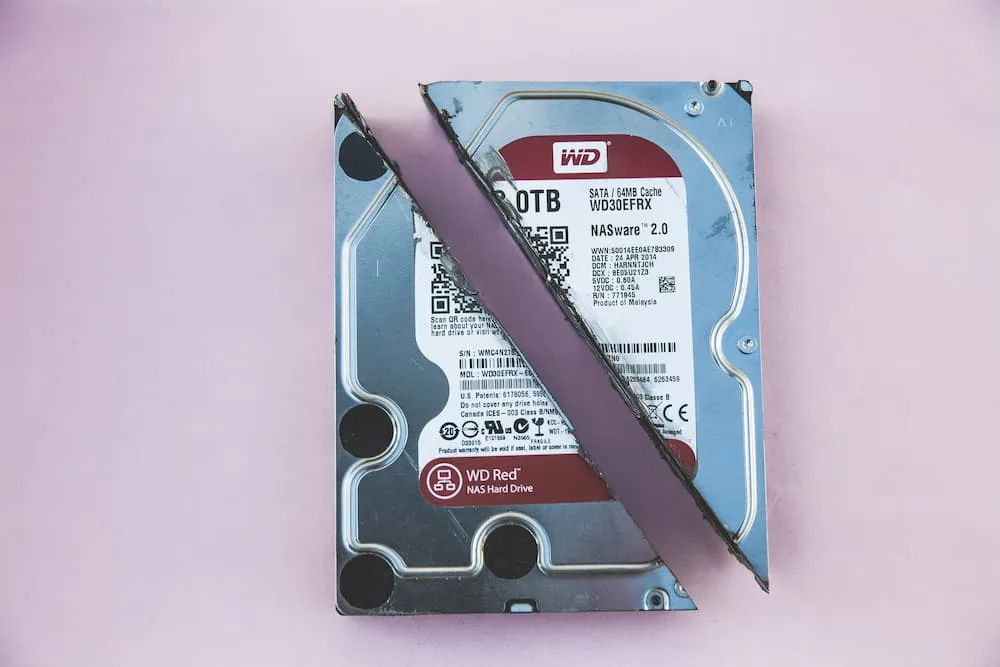 El curioso caso de los SSD que fallaban a los 3 años, 270 días y 8 horas de uso