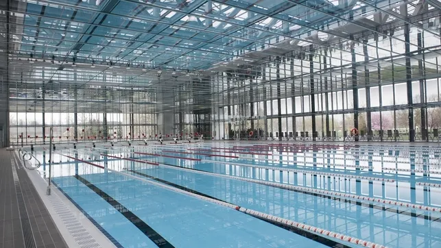 Las piscinas municipales cubiertas de Vitoria abrirán al público en julio con un protocolo específico