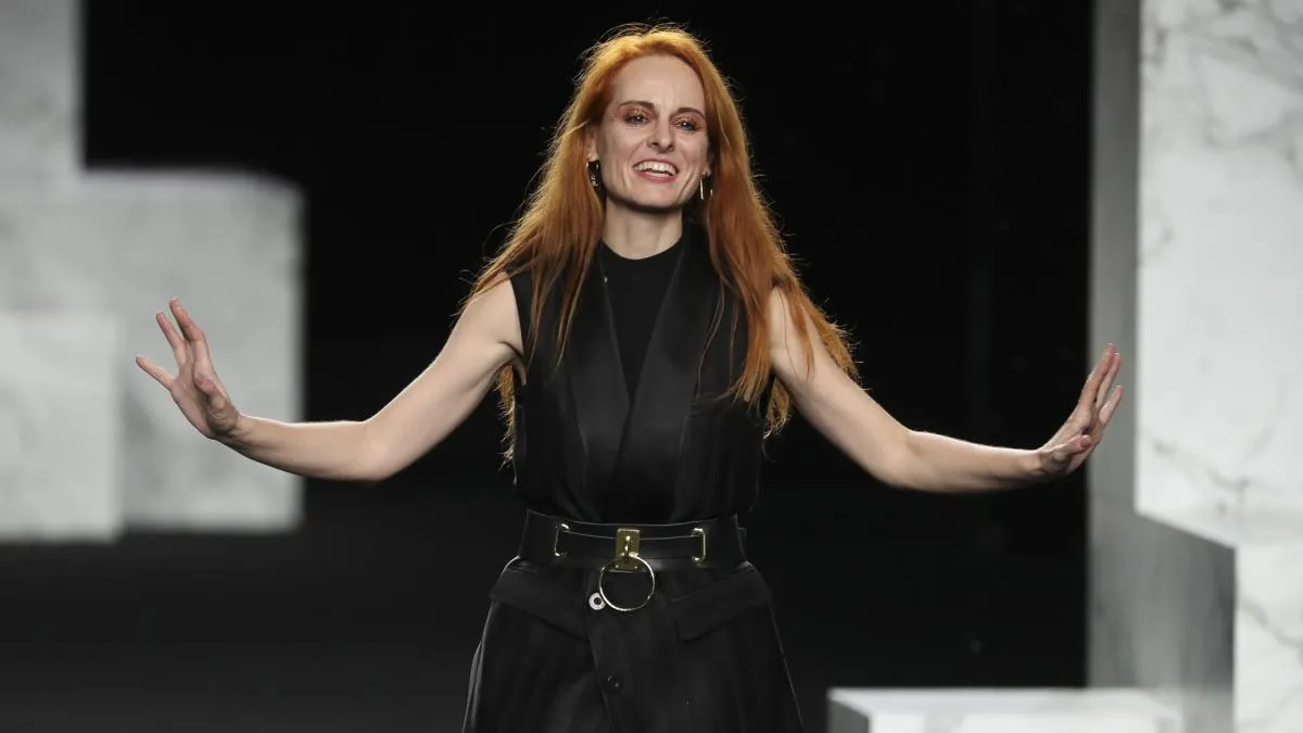 Ana Locking recibe el Premio Nacional de Diseño de Moda 2020 por su combinación de "moda y pulso social"
