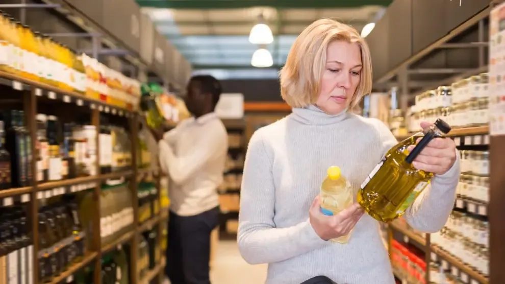 
         Qué aceite es mejor para freír, el de oliva o girasol: esta es la recomendación de una nutricionista viral 
    