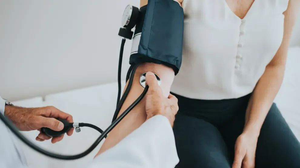 Cómo actuar ante una crisis de hipertensión y cómo tenerla bajo control