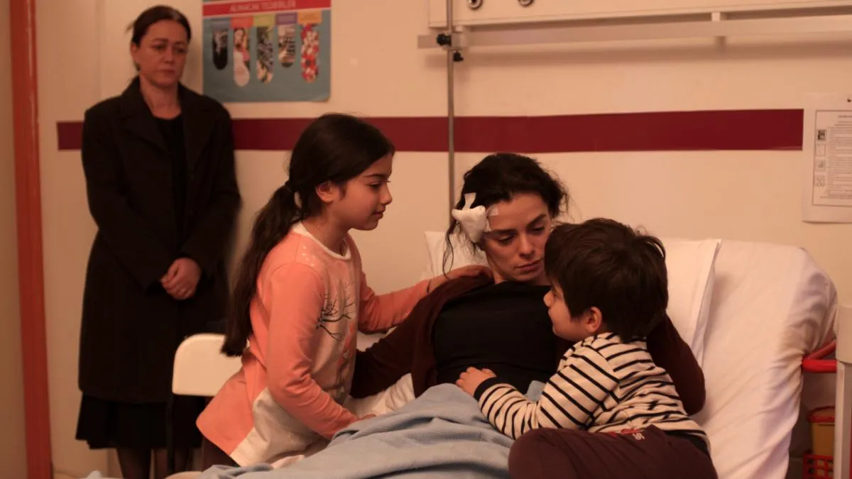 Quién es quién, personajes y actores, en 'Mujer', la serie turca revelación de Antena 3