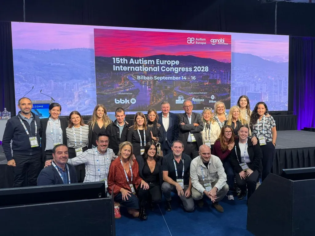 APNABI Autismo Bizkaia recibe el testigo para organizar en Bilbao el Congreso Internacional de Autismo Europa 2028