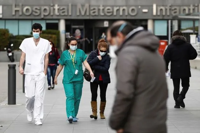 El personal sanitario de Madrid denuncia descoordinación y caos en la gestión de los hospitales ante una semana crítica