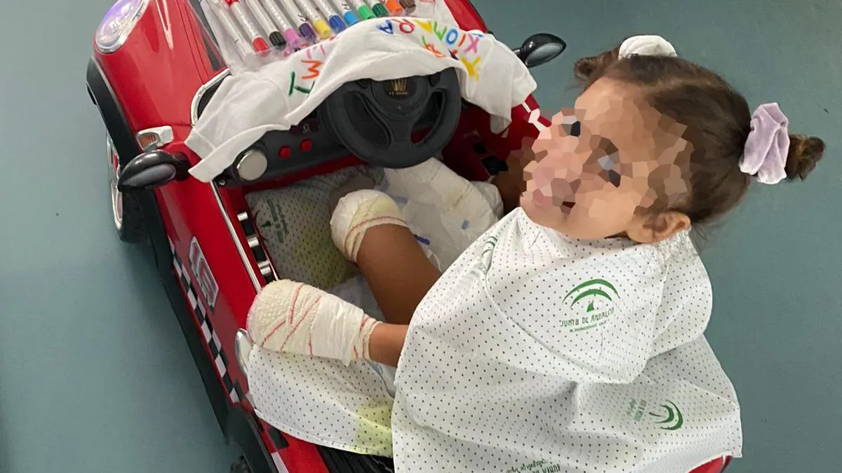 Carlota, la niña de 4 años a la que el doctor Cavadas salvará pies y manos gracias a cientos de donaciones