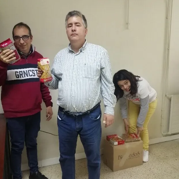 Las personas de los centros de APNABI colaboran como voluntarios y voluntarias en la campaña de primavera del Banco de Alimentos