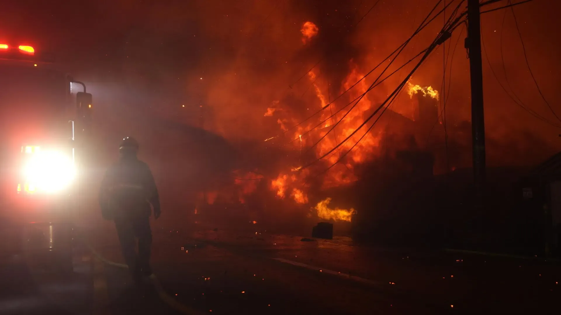 
         FOTOS | California, arrasada por el fuego 
    