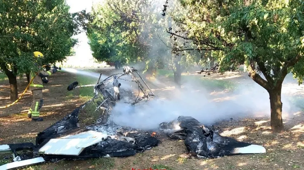 Dos heridos, uno grave, al caer una avioneta e incendiarse en Mollerussa