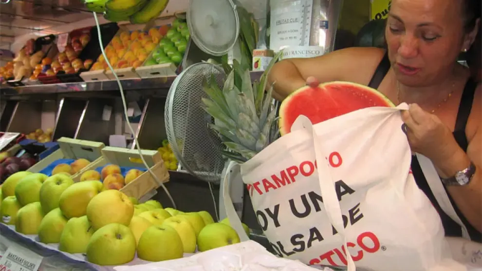 Una ingeniera de alimentos avisa de las bolsas reutilizables: "Están contaminando tu comida"
