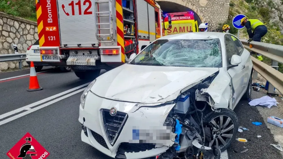 Un coche impacta contra un grupo de ciclistas en Calpe: hay un muerto y dos heridos