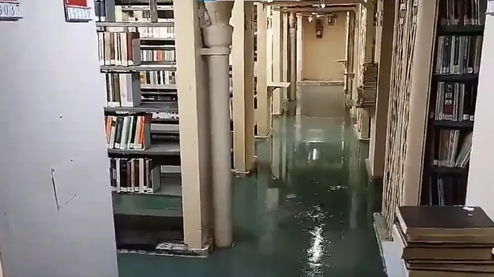 
         "Parece una piscina": la Biblioteca Nacional se vuelve a inundar y los sindicatos hablan de situación peligrosa 
    